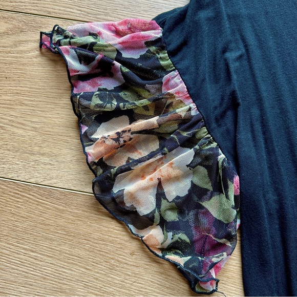 Kim & Cami flutter sleeves blouse 2x - Picture 2 of 3